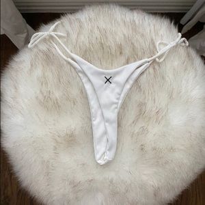 NWT BoutineLA Venice White Hi-Beachy Bottoms - M